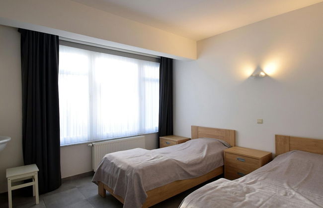 Sunny Escape by the Shore - Photo 4