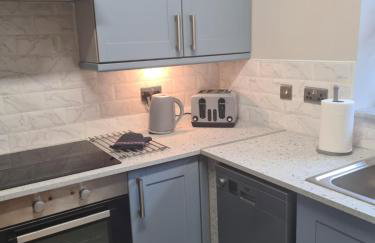 UlsterApartments one bedroom 2 single beds and sofa bed - Foto 3