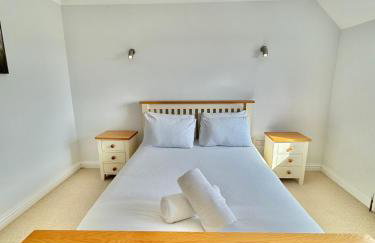 Stunning 7 Bedroom Escape Near New Forest and Beach - Large Garden - Serene Setting - Sleeps 14 - Foto 38