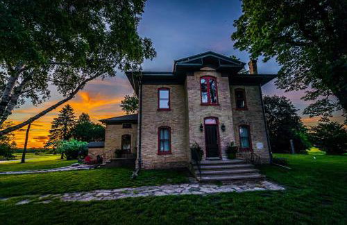 Historic 1868 Farmhouse Kettle Moraine Getaway - Foto 36