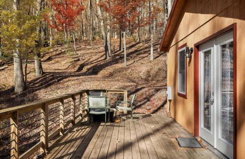 Cozy Cabin w Lake, Hot Tub, Huge Deck & Fire Pit - Foto 33