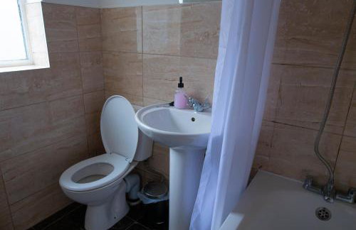 5BR House, Free Parking, Fast Wi-Fi, Sleeps 10 - Foto 24