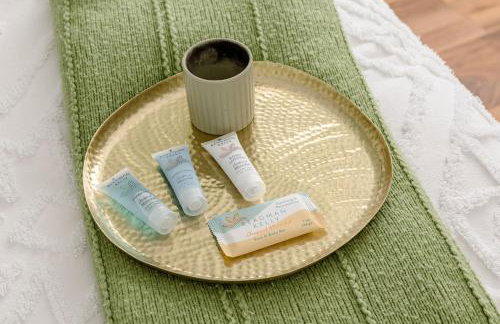 Indy Palm Pad with Patio & Tiki Bar-Mid-Century Charmer-Family Friendly - Photo 25