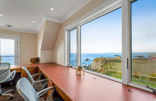 Oceantfront Estate with Luxury Kitchen & Game Room - Photo 28