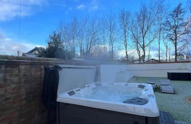 The Hot Tub Townhouse by Holiday Heim - Photo 46