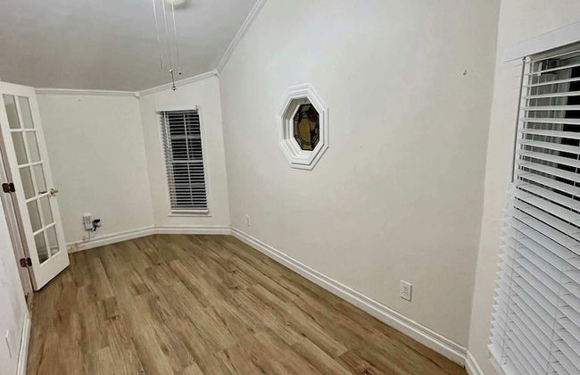 Steps From Downtown Minutes to the Airport - Photo 13