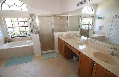 #440-Large 5 bed pool home with excellent privacy - Foto 6