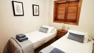 APARTAMENTOS ROSI - 5-10 Minute Walk To La Zenia Beach, Sea View, Beach Bar, Cliff Walk, Shops, Paddys Point, Cabo Roig - Free fast Fibre Optic Broadband, Free Parking - Foto 2