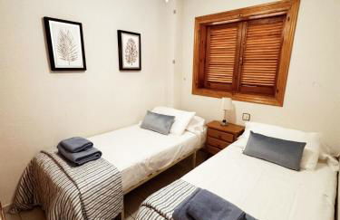 APARTAMENTOS ROSI - 5-10 Minute Walk To La Zenia Beach, Sea View, Beach Bar, Cliff Walk, Shops, Paddys Point, Cabo Roig - Free fast Fibre Optic Broadband, Free Parking - Foto 11