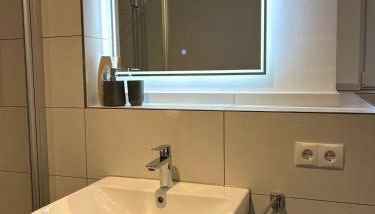 Nur 9 Min zu Fuß ins Zentrum I Balkon I Netflix - Foto 3