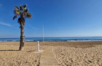 Seafront House,Sea Views,Pool and BBQ, Airport 10 mns - Photo 3