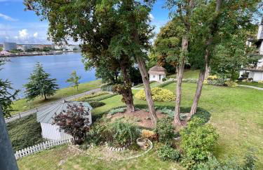 Beste Lage mit Warnowblick - großer Balkon, zwei Schlafzimmer, Aufzug, Stellplatz - Foto 31