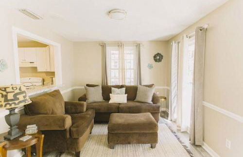 Cozy Downtown Gem Fully Equipped Free Parking - Photo 9