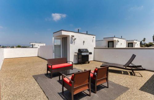 Luxury Modern 4 Bedroom 4 Bathroom Home with Rooftop Deck #4 - Foto 14