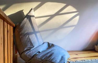 Wildland Zen Den Tiny House Retreat with Fireplace Grill AC Hammock Record Player Musical Instruments Pets OK - Foto 9