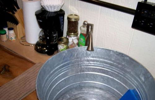 Cozy Wood Shed Tiny House Near Old Hickory Lake w/ Full Kitchen, Fire Pit & Breakfast - Foto 18