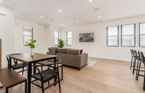 Luxury Escape 4BR 3 bath Oasis in Historic Old Town - Foto 30