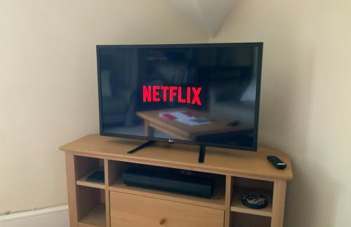 Large 2 bedroom town centre flat with free parking - Foto 22