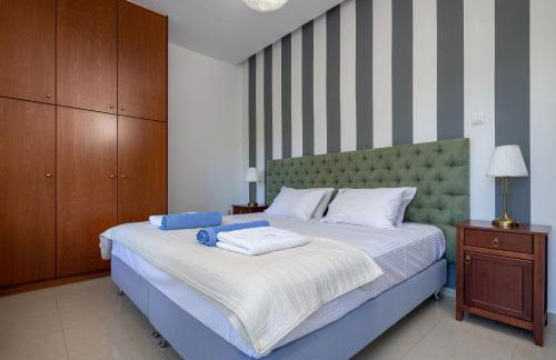 Queen Electra with pool and tennis court - Photo 55