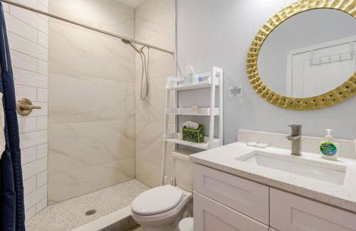 4 Bedroom 3 Full Bath Boho Oasis Saltwater Pool Near Downtown, North of Hyde Park Sleeps 12 Pets OK - Foto 43