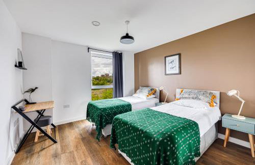 Penthouse Apartment - City Centre - Secure Parking, Balcony, Self-Check-In, Fast Wifi and Smart TV with Netflix by Yoko Property - Photo 4