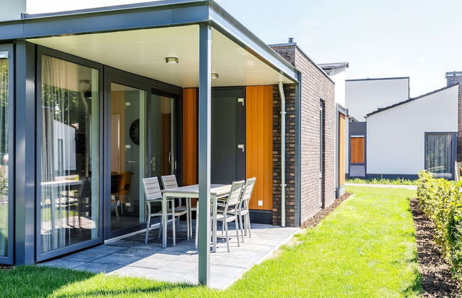 Stylish Villa With Covered Terrace in Limburg - Photo 36