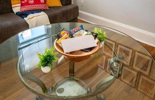 Globetrotters Suite in Historic Richmond with Patio - Foto 11