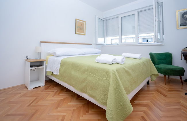 Billie Holiday apartment with balcony - Photo 3