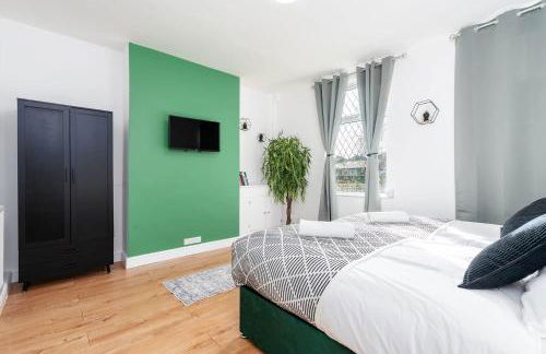 Contractor Friendly 4 Bedroom House in Hemsworth with 6 Beds and Garden - Foto 1