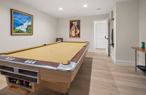 New & Modern Townhouse Close to Skiing, Brand New Hot Tub - Photo 3