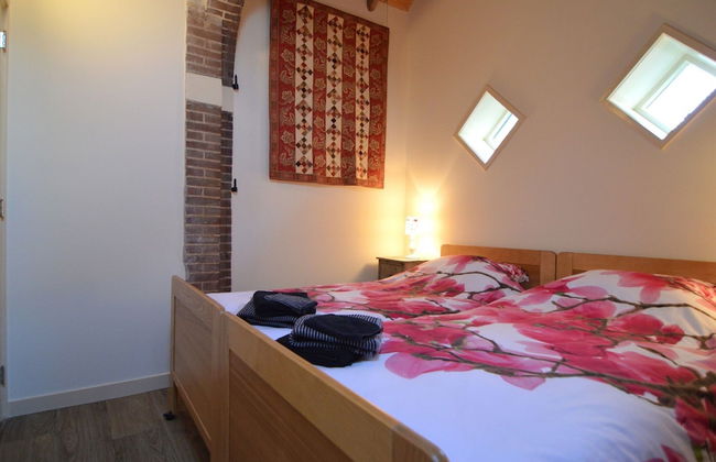 Romantic Farmhouse Escape - Photo 2