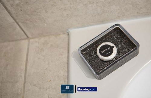 2 Bed House By Southern Stays Short Lets & Serviced Accommodation Bournemouth With Parking - Relocation & Family, 1km From The Beach - Photo 36