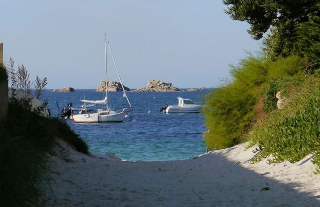 Wooden House, 300 m From the Coast, Plougasnou - Foto 14