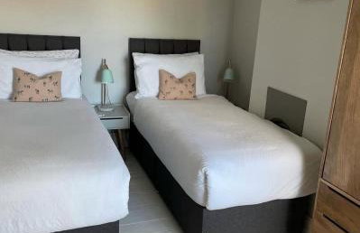 Emerson House, dog friendly with log burner close to waters edge and harbour - Photo 9