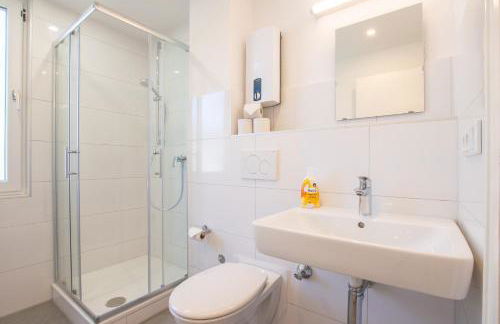 T&K Apartments - Studio Apartments - 22 min MESSE DUS & Airport DUS - Foto 6