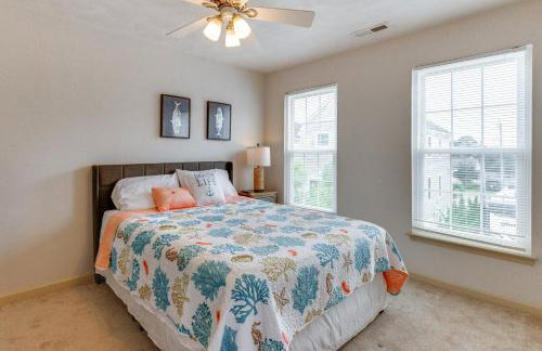 Walk to East Beach Apt with Outdoor Space - Photo 12