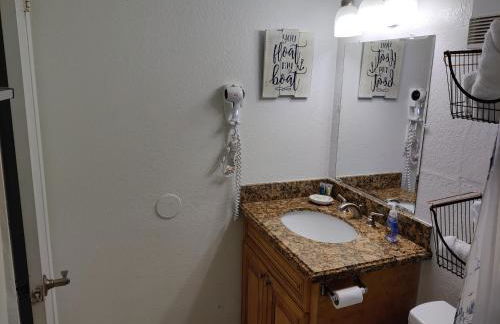 Beautiful 2-Bedroom Condo Near Universal and other Orlando Attractions, King Bed & Wi-Fi - Foto 19