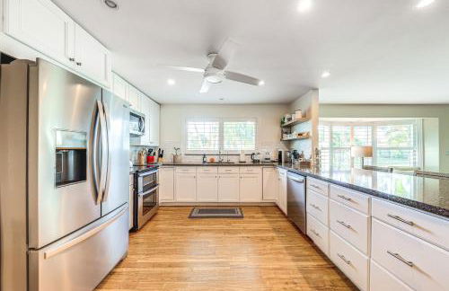 Location, Location! Stylish Home in Palm Beach! - Photo 14