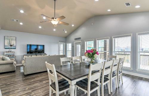 Group Getaway with Deck, Steps to Crystal Beach! - Foto 8