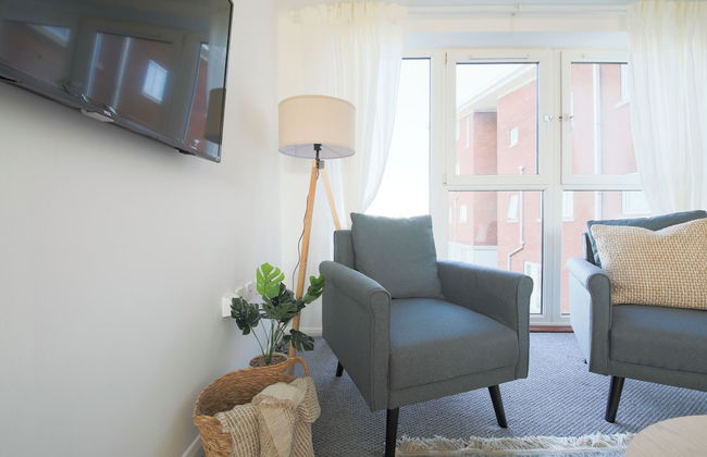 2 Bed Apartment Overlooking Water - Foto 22