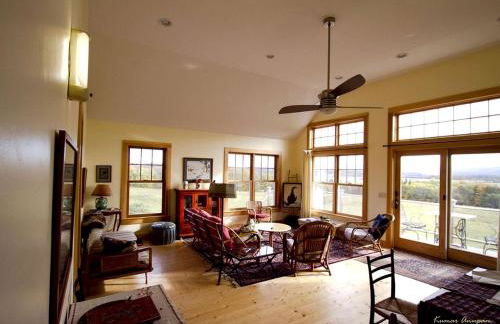 Idyllic Cottage Rental near Mount Mansfield State Forest, Vermont - Photo 2