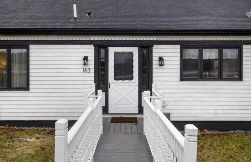 Cayuga bungalow on lake—sleeps 13—outdoor firepit - Foto 34
