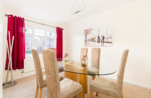 Drayton Manor House FREE parking - Photo 12