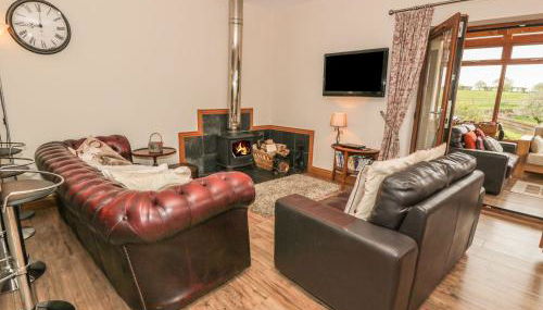 Laird House - Photo 3