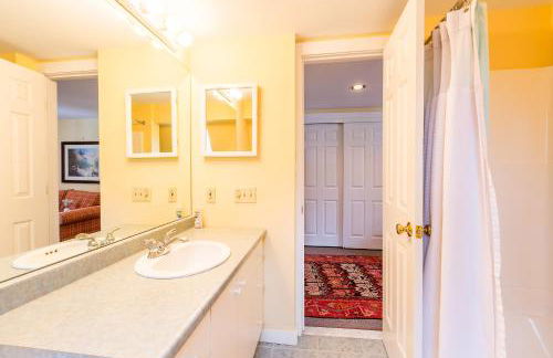 Private Tavern, Hot Tub, 8-Fireplaces, Spa Baths, Fire Pit, Baths Ensuite - Shop or Ski! - Foto 45