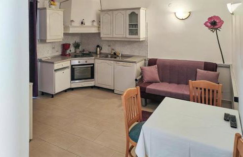 Awesome Apartment In Rtina With Kitchen - Foto 2