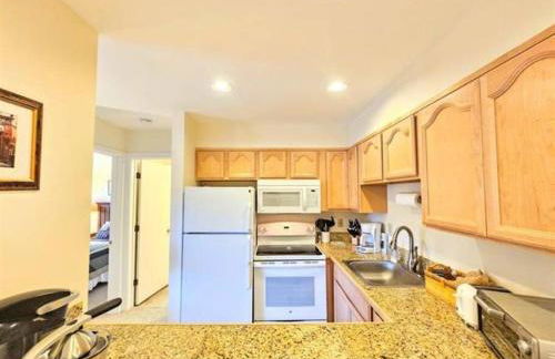 Mt Snow Condo with Pool Mountain Views Half Mile to Mtn - Photo 9