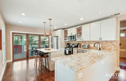 Sizable Screened in Porch w Luxury Kitchen and Bath - Foto 9