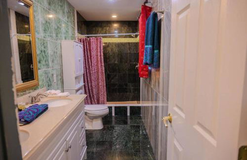 Trendy lux house near strip* Pool *hottub-Kirkland - Foto 76