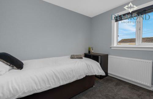 Brand New 4 Bedroom House - Sleeps 4 Fully Equipped, Free Parking, WiFi, Perfect for CONTRACTORS by Diamond Short Lets - Photo 9